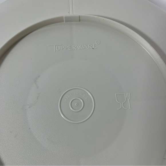 TUPPERWARE 1708 Divided Veggie Relish & Dip Serving Tray with lid - Picture 8 of 8